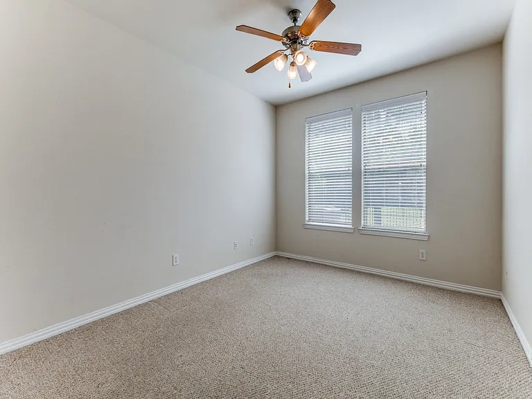 636 Gray Stone Ln — Photo 5