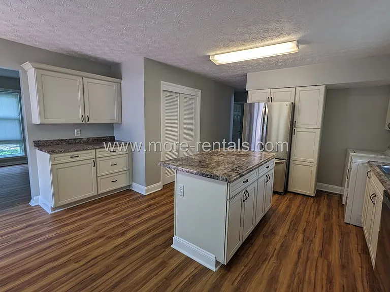 398 Collingwood Ave — Photo 6