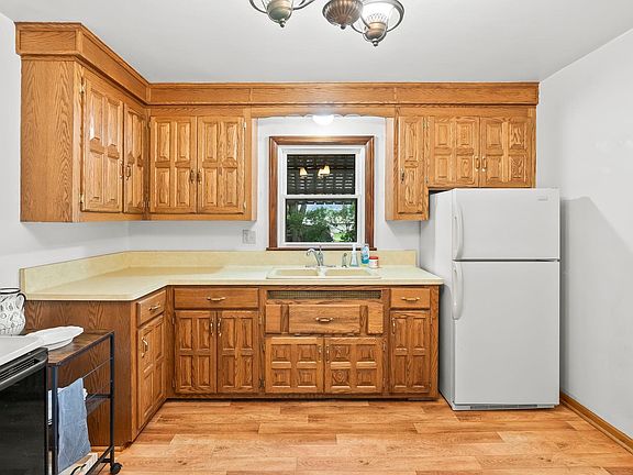 3rd image of 115 N Roosevelt Dr