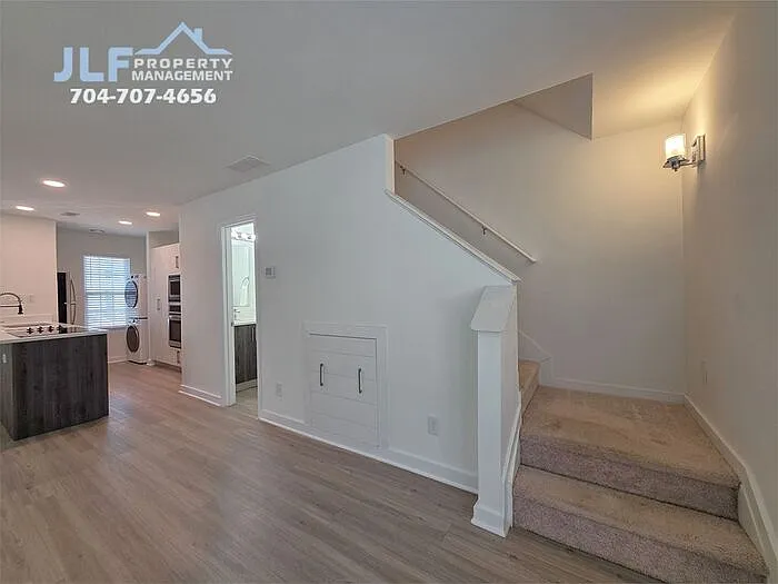 1525 Briar Creek Rd #B — Photo 8