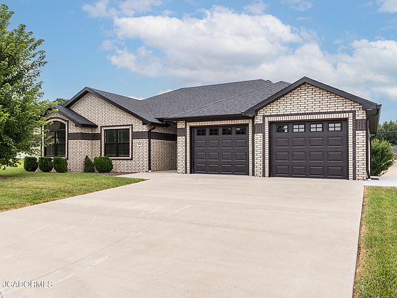 3rd image of 811 Ronan Ct