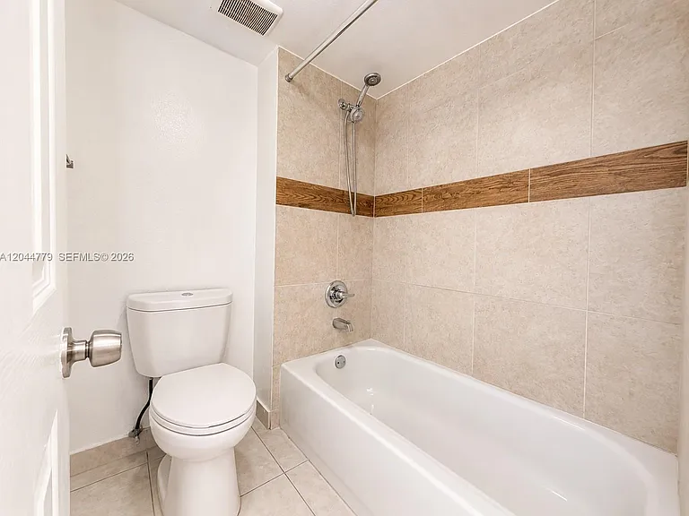 405 Lakeview Dr #202 — Photo 10