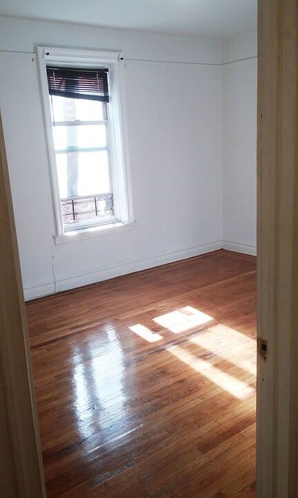 2nd image of 25 Tennis Ct APT 4B