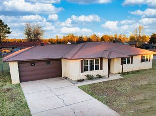 1001 W Callahan Dr, Rogers, AR 72758