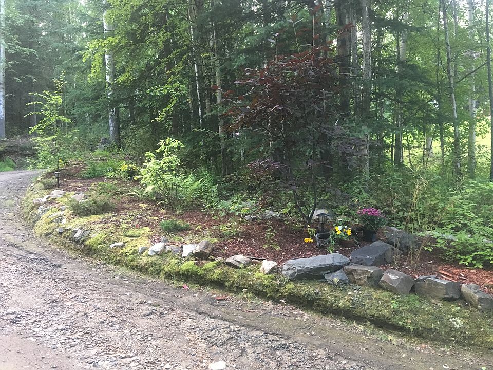 Perrenial garden/driveway