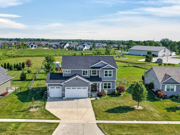 818 Ballard Dr, Huxley, IA 50124