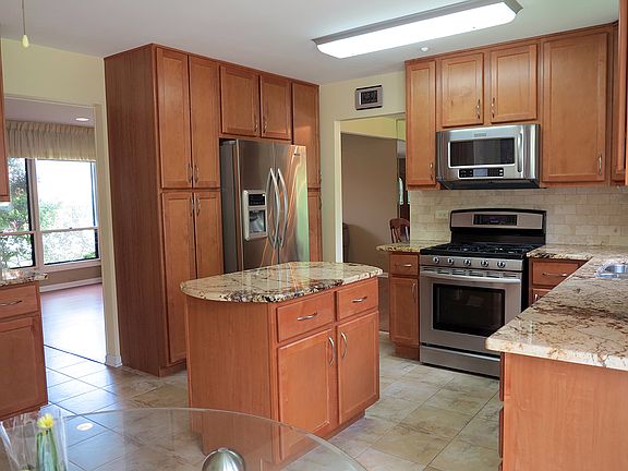 5th image of 3143 Carriage Way Dr