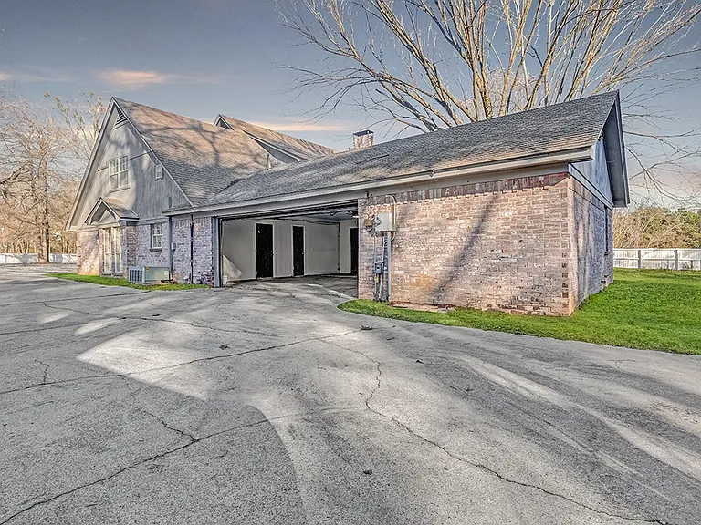 2607 Lonnie Ln — Photo 47