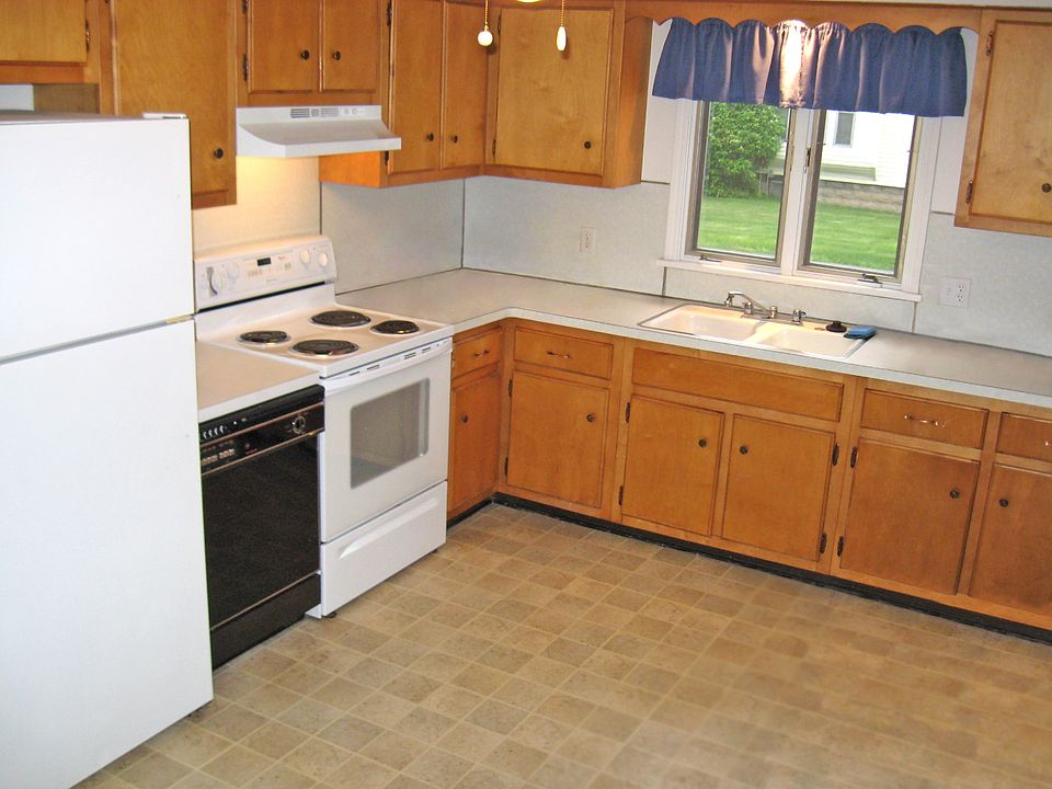 Eat-in Kitchen