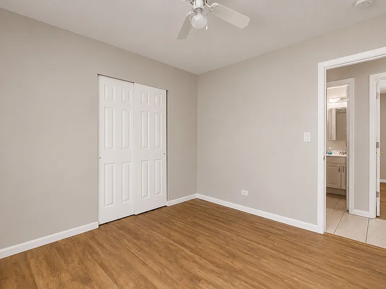 6847 Hawthorne Ln — Photo 12