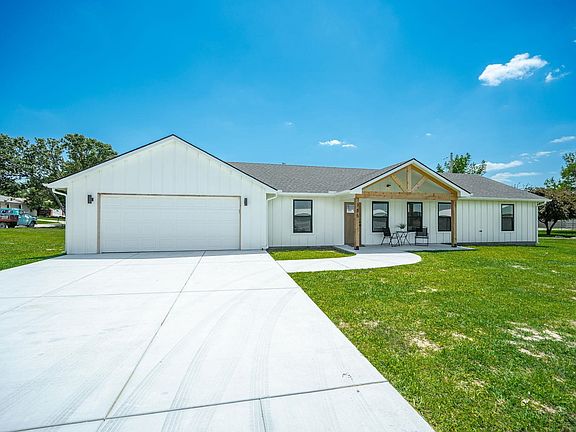3rd image of 765 N Kansas Ct