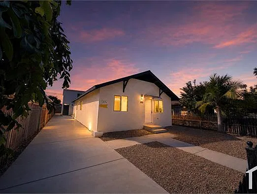 2 bed, 650 sqft, $2,350 — Photo 1