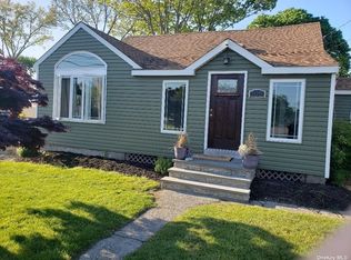 105 Franklin St, Patchogue, NY 11772