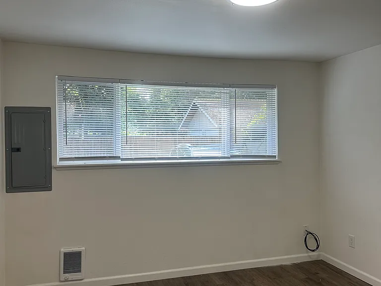 16607 Benson Rd S — Photo 20