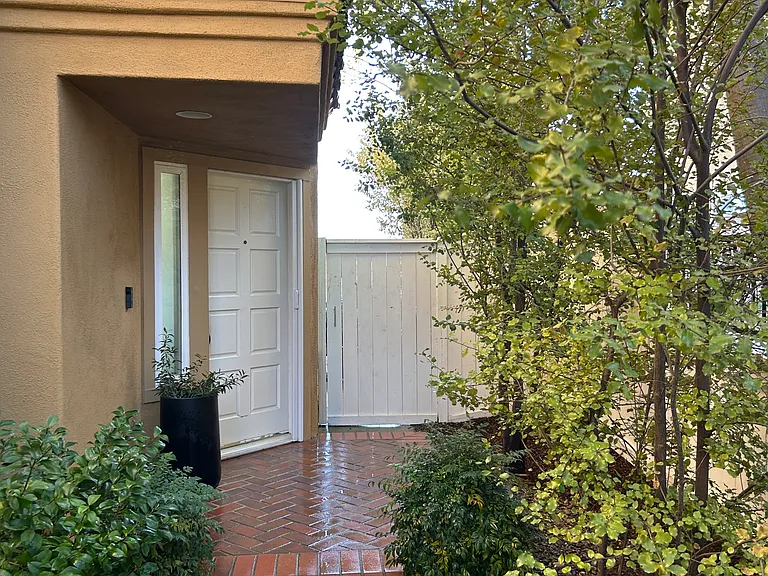 22 Stern St — Photo 30