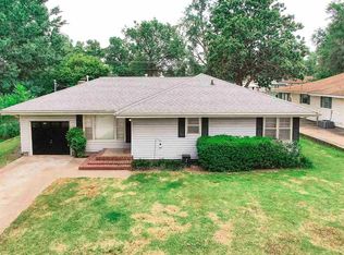 309 N 12th St, Ponca City, OK 74601
