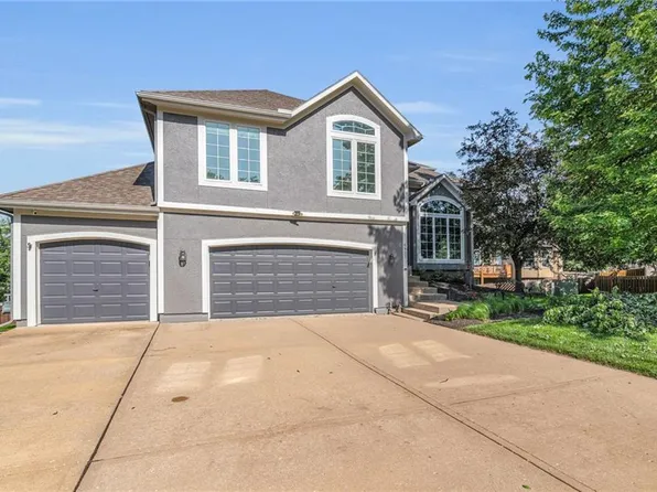 6927 Roundtree St, Shawnee, KS 66226