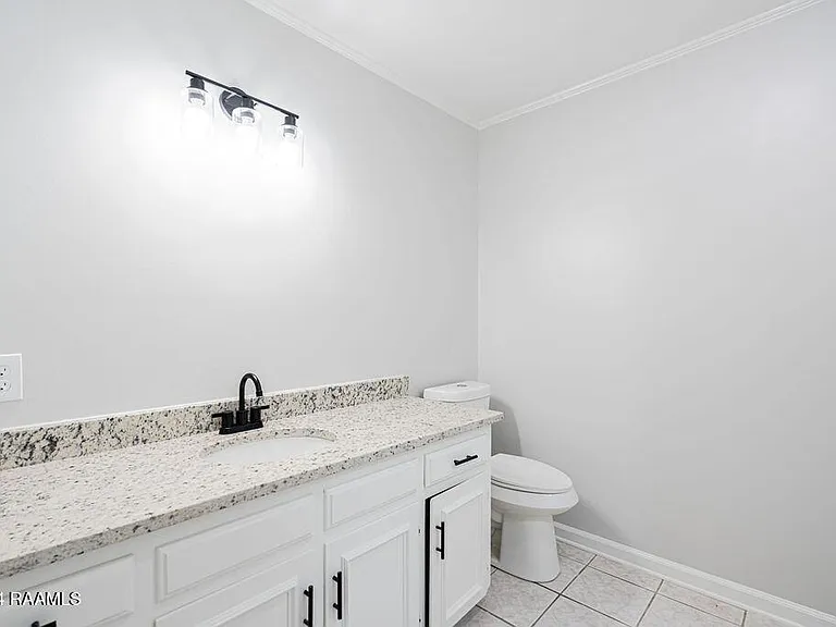 213 Presbytere Pkwy — Photo 17