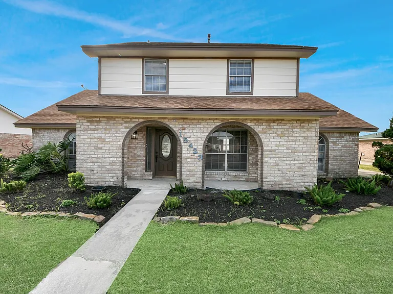 15423 Ridingwood Dr — Photo 1