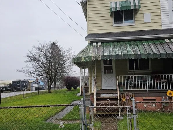 316 2nd St, Vestaburg, PA 15368