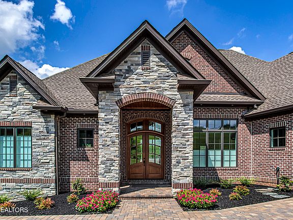 3rd image of 215 Pineberry Dr
