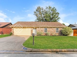 6221 Hott Springs Dr, Arlington, TX 76001