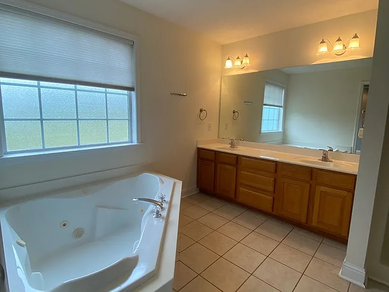 205 Drayton Ct — Photo 13