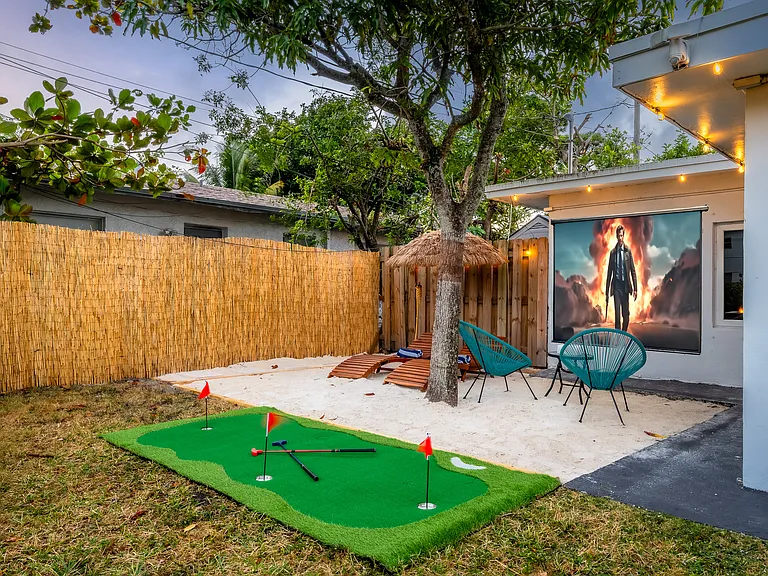 3961 NE 10th Ave — Photo 32