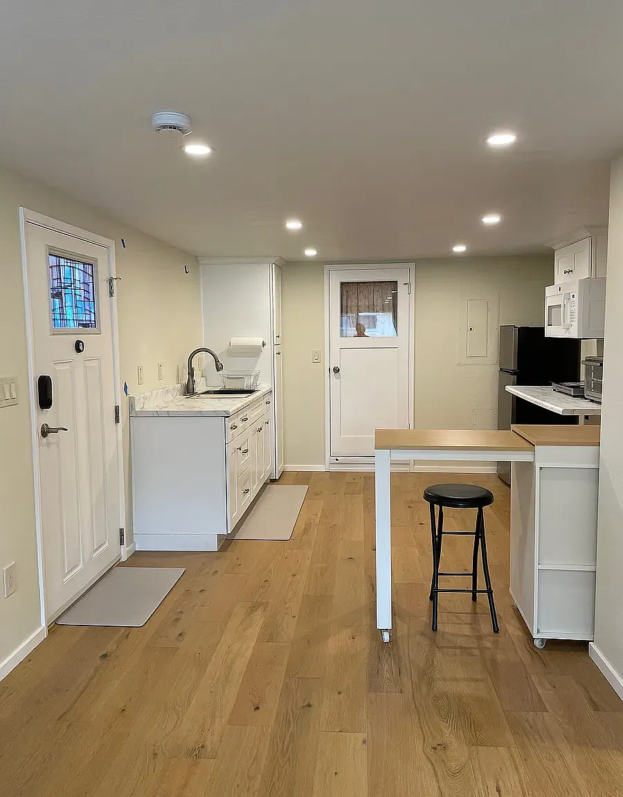 Studio, 340 sqft, $2,000 — Photo 1