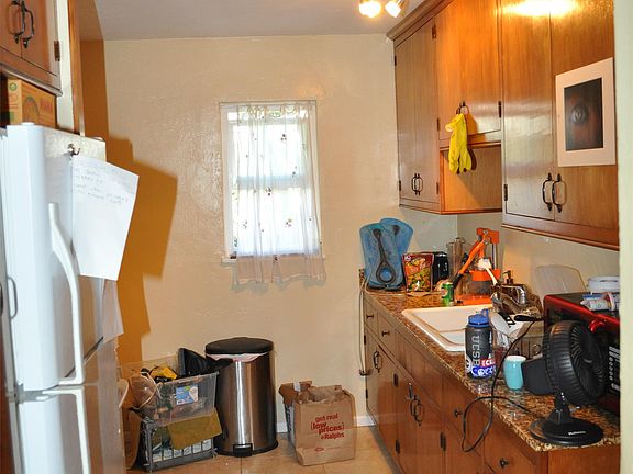 Nicely updated kitchen!