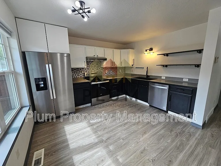 1314 Bulwer St — Photo 8