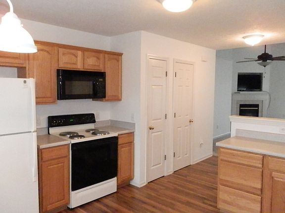 3rd image of 1112 Lincoln Park East Dr