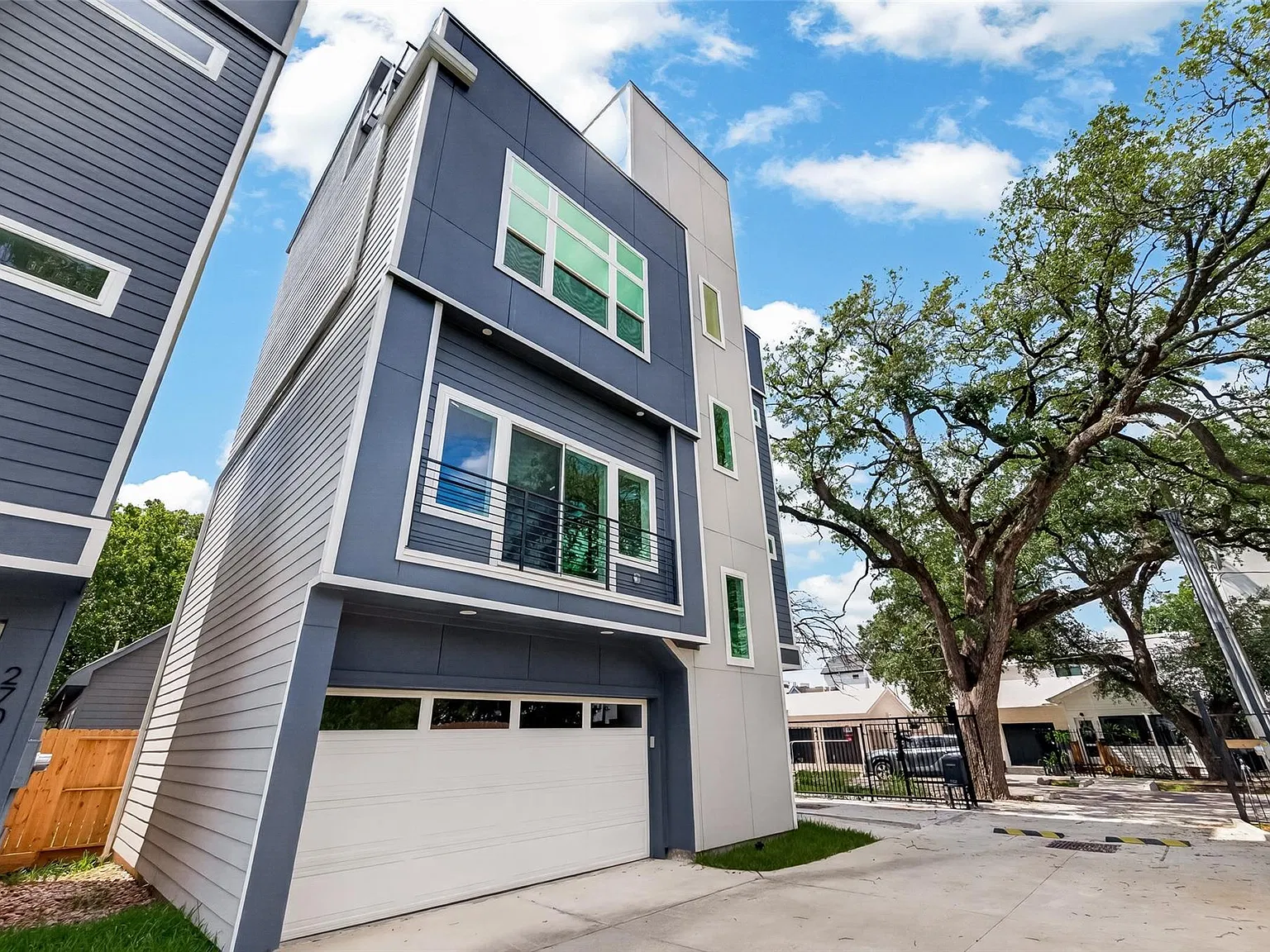 4 bed, 4.0 bath, 2212 sqft, $3,000 — Photo 3