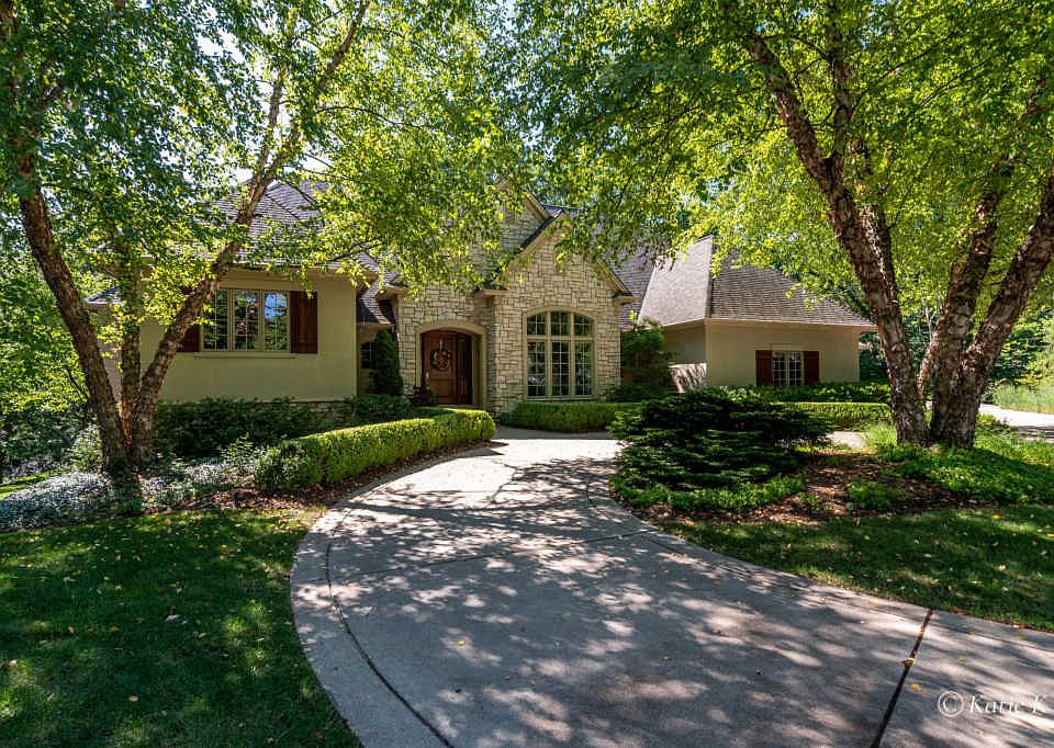1st image of 4100 Yarrow Dr NE