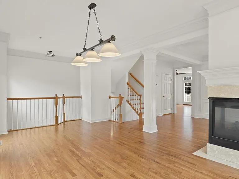7980 Vigne Ct — Photo 8
