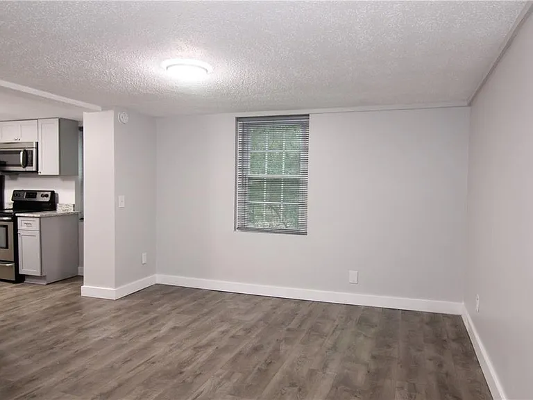 2187 Plantation Ln #B — Photo 8