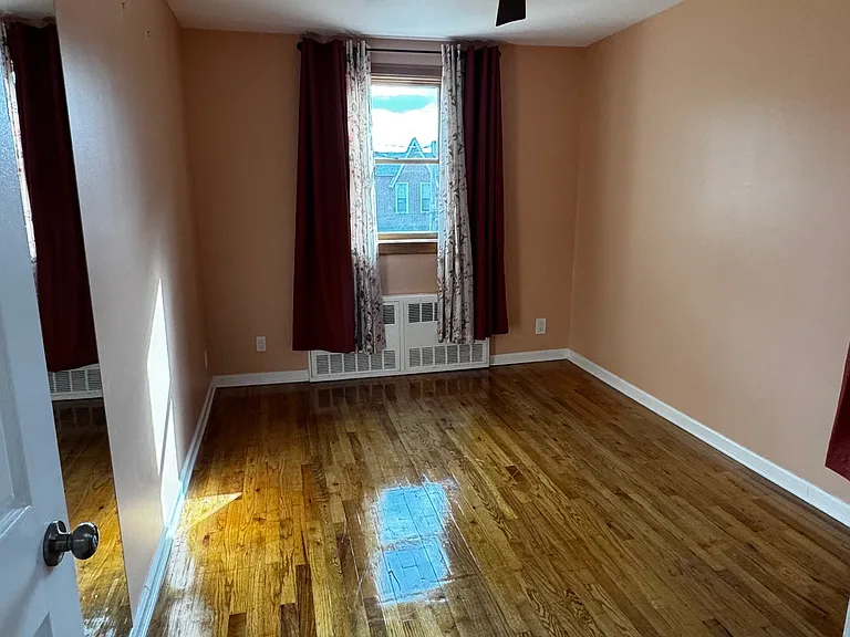1042 E 93rd St #2 — Photo 3