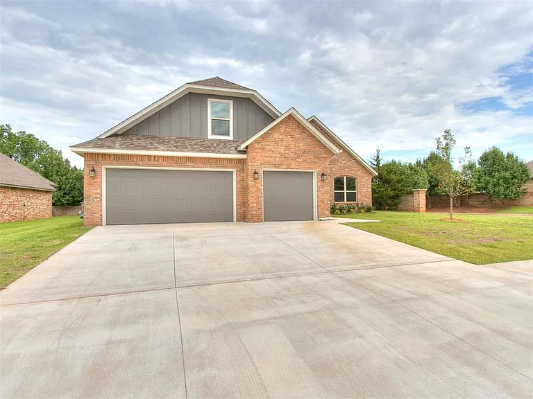 11500 Fairways Ave — Photo 1