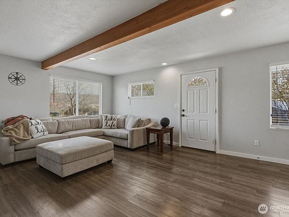 4th image of 328 Sunny Drive