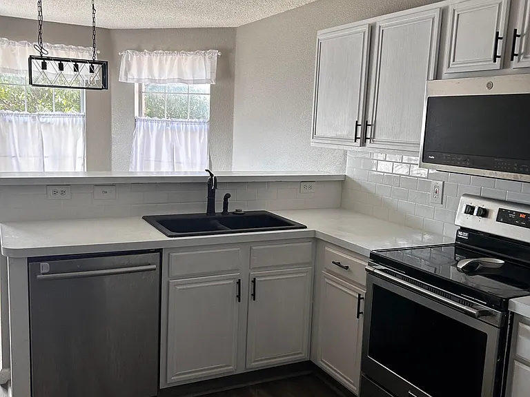 704 Gull Cir — Photo 4