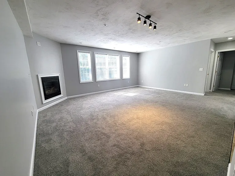 70 Oak Street Ext #3E — Photo 3