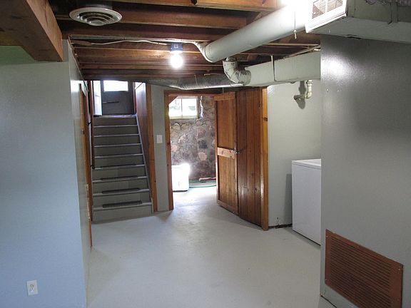 4th image of 222 S 2nd St