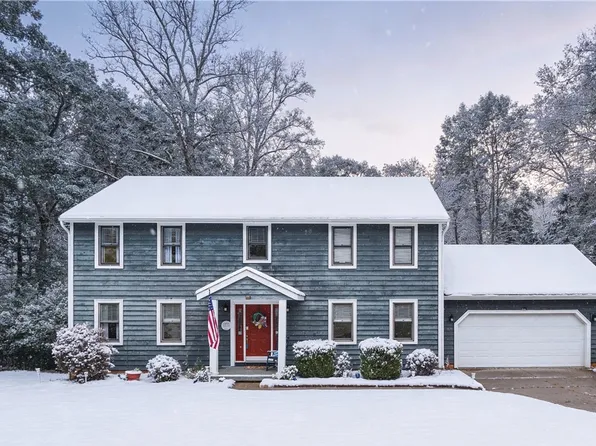 151 Granada Cir, Parkersburg, WV 26104