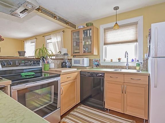 5th image of 32 Glines Ave #2