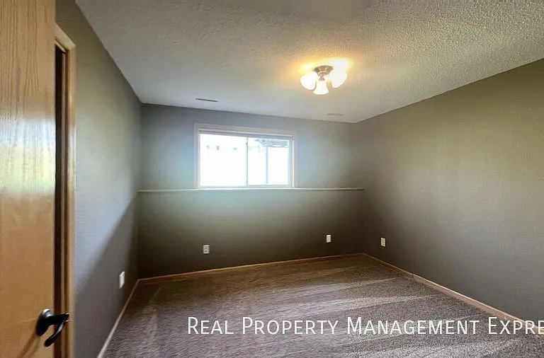 5208 S Birchwood Ave — Photo 15