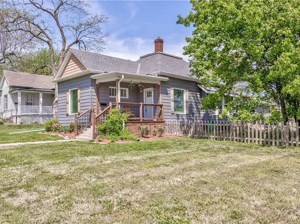 110 E Osage St, Paola, KS 66071