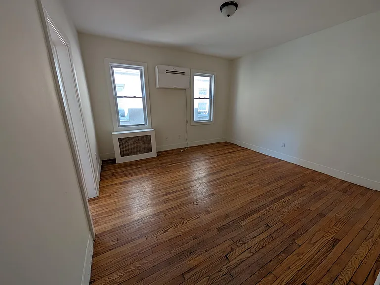 252 E 1st Ave #9 — Photo 3