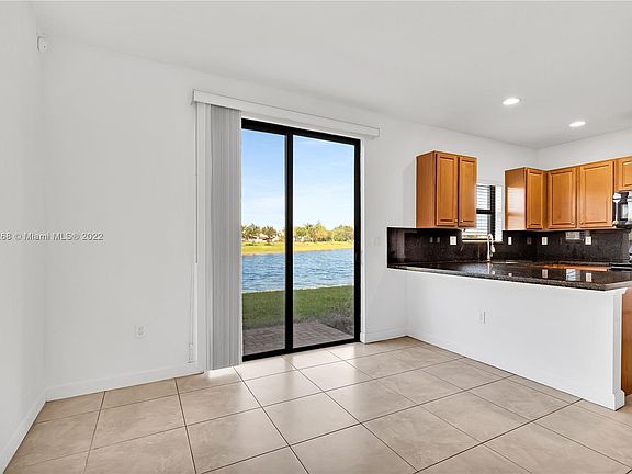 5th image of 413 NE 194th Ln #413