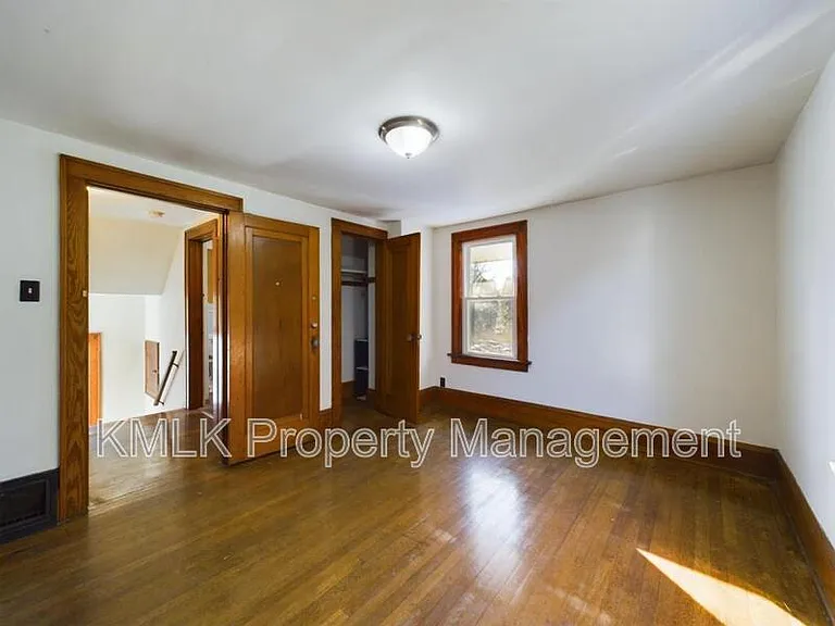 524 Allyn St — Photo 34