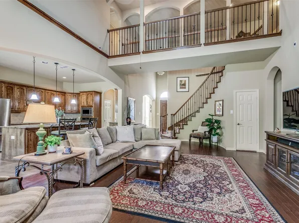 846 Graystone Dr, Garland, TX 75043